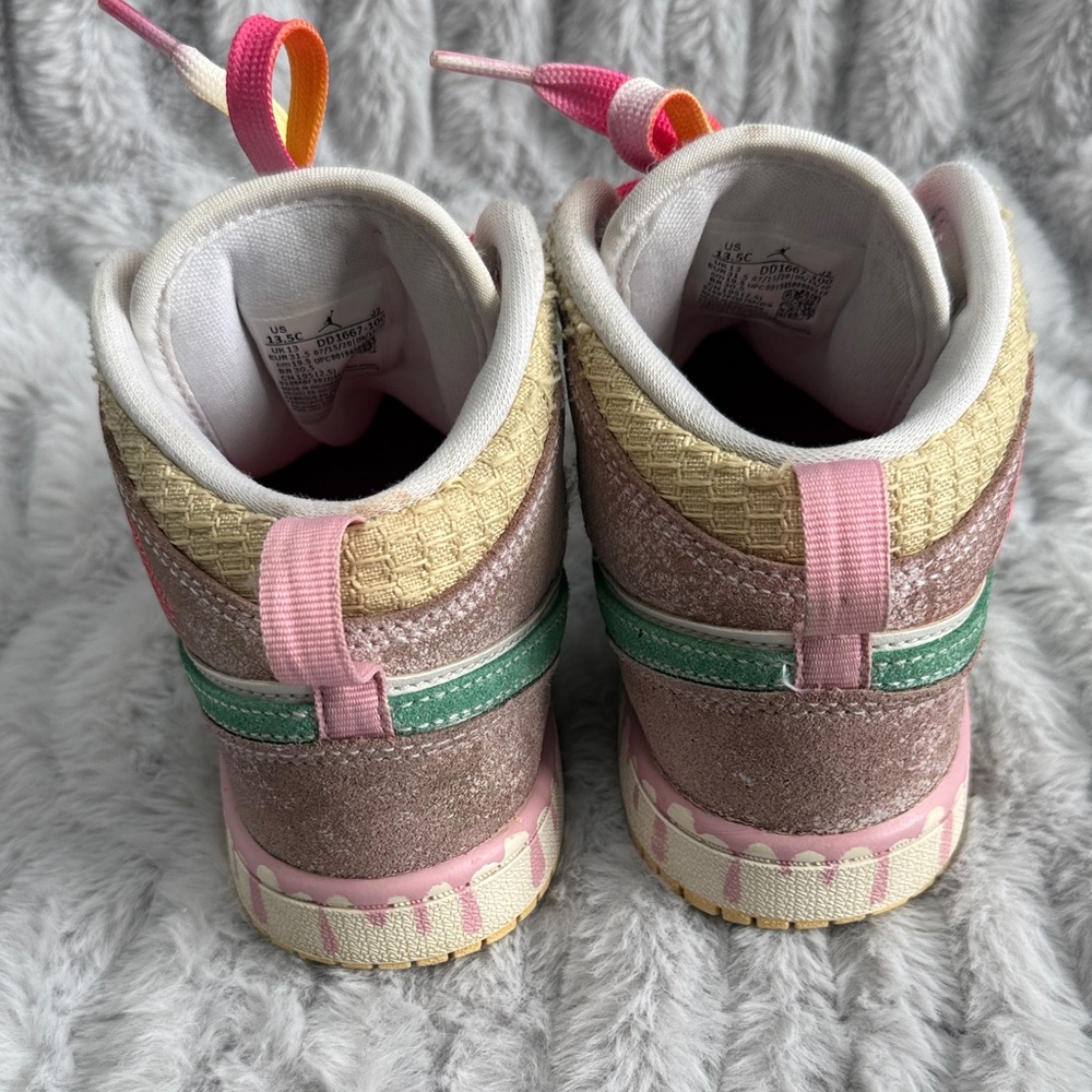 Nike Kids White Sneakers with Rainbow Laces - Picture 3 of 11